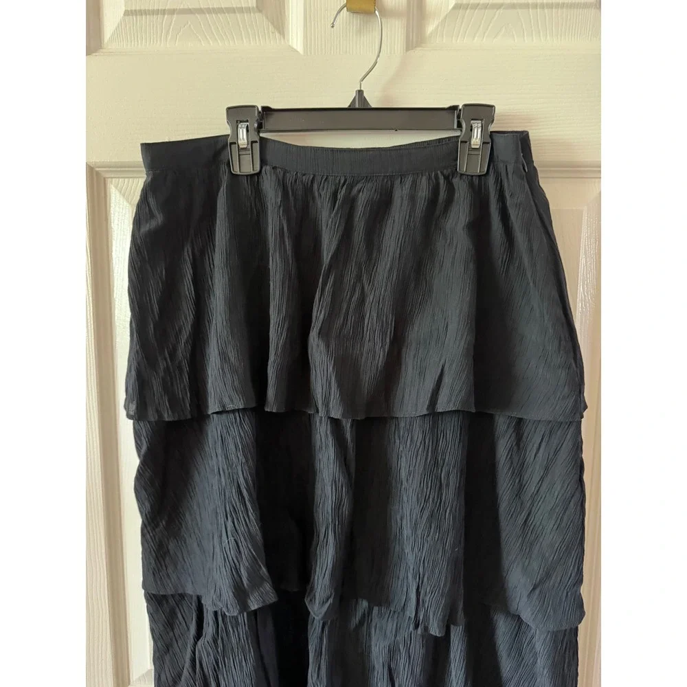 Abercrombie & Fitch‎ Maxi Skirt Women Size Medium Petite Black Tiered Crinkle